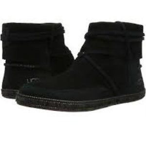NWT UGG Reid Boots